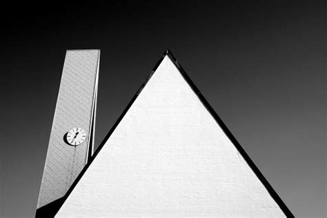 balancing in photography|Understanding Balance and Visual Weight in Photography.